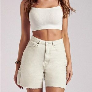 NWT Meshki Kirra Raw Hem Longline Boyfriend Shorts - Ecru Size 6